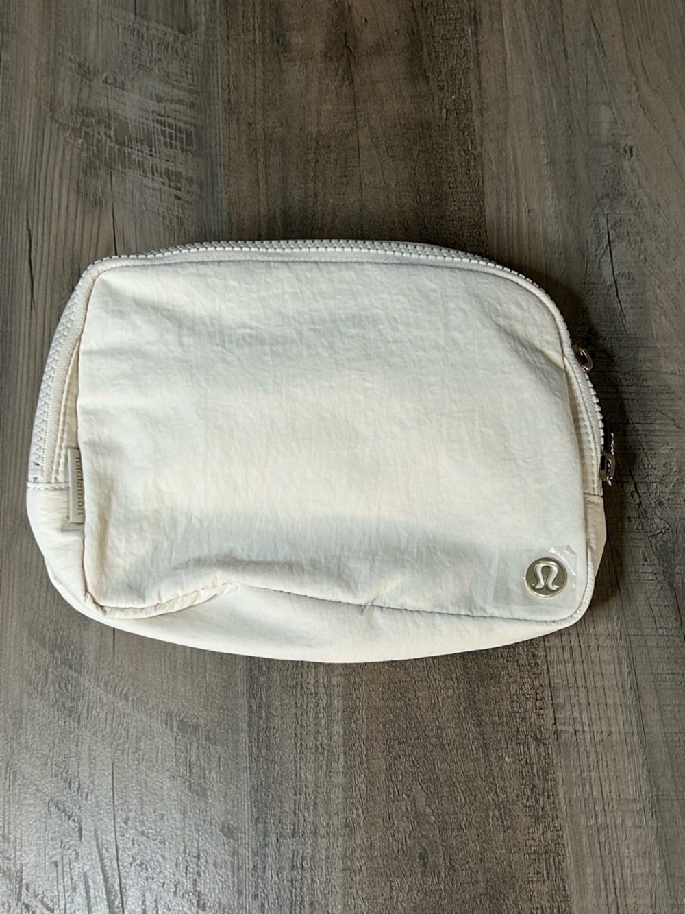 NWT Lululemon Everywhere Belt Bag 2L *Long strap - Light Ivory & Gold*